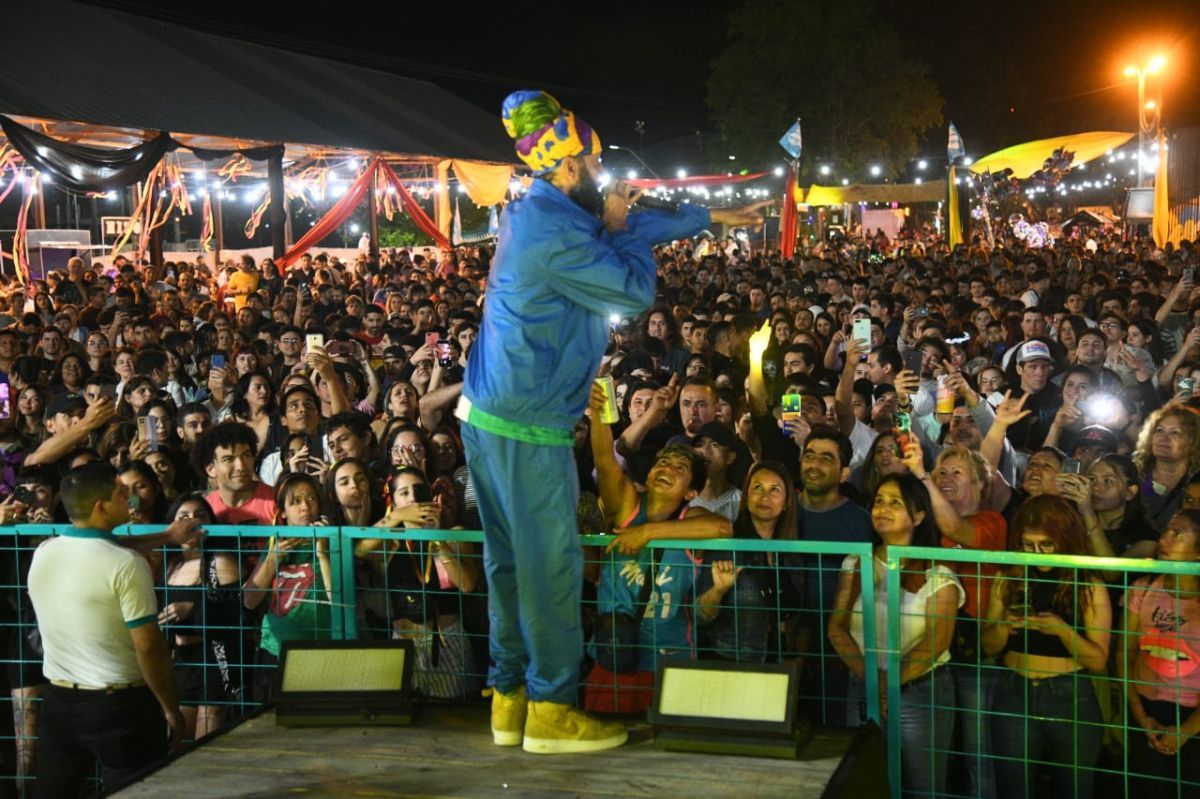 Espectacular cierre del Oktober Fest con la presentación de Fidel Nadal