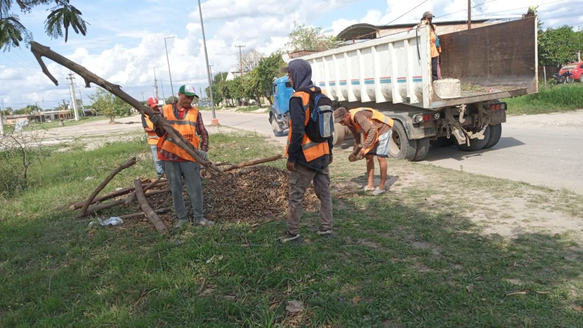 Intensos operativos de higiene integral en diferentes  barrios de la ciudad