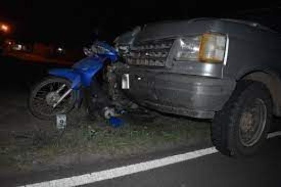 Pozo del Tigre: un motociclista perdió la vida durante un choque con una camioneta