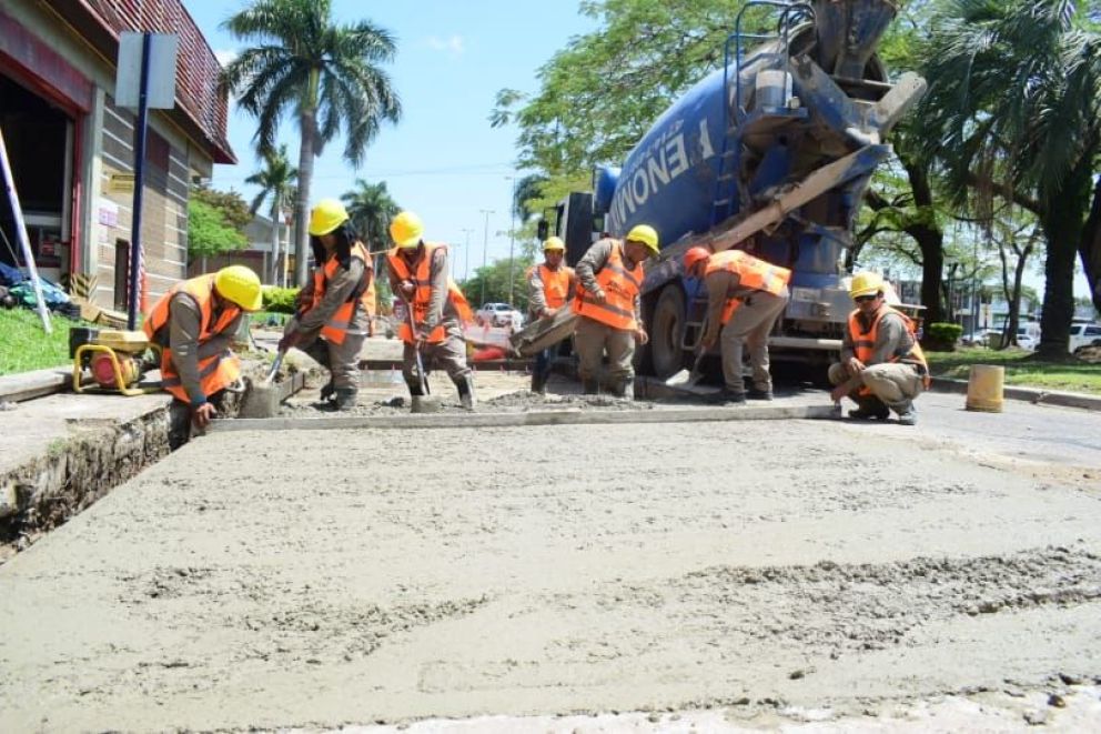 Permanente accionar del Municipio para reparar arterias pavimentadas en distintos barrios