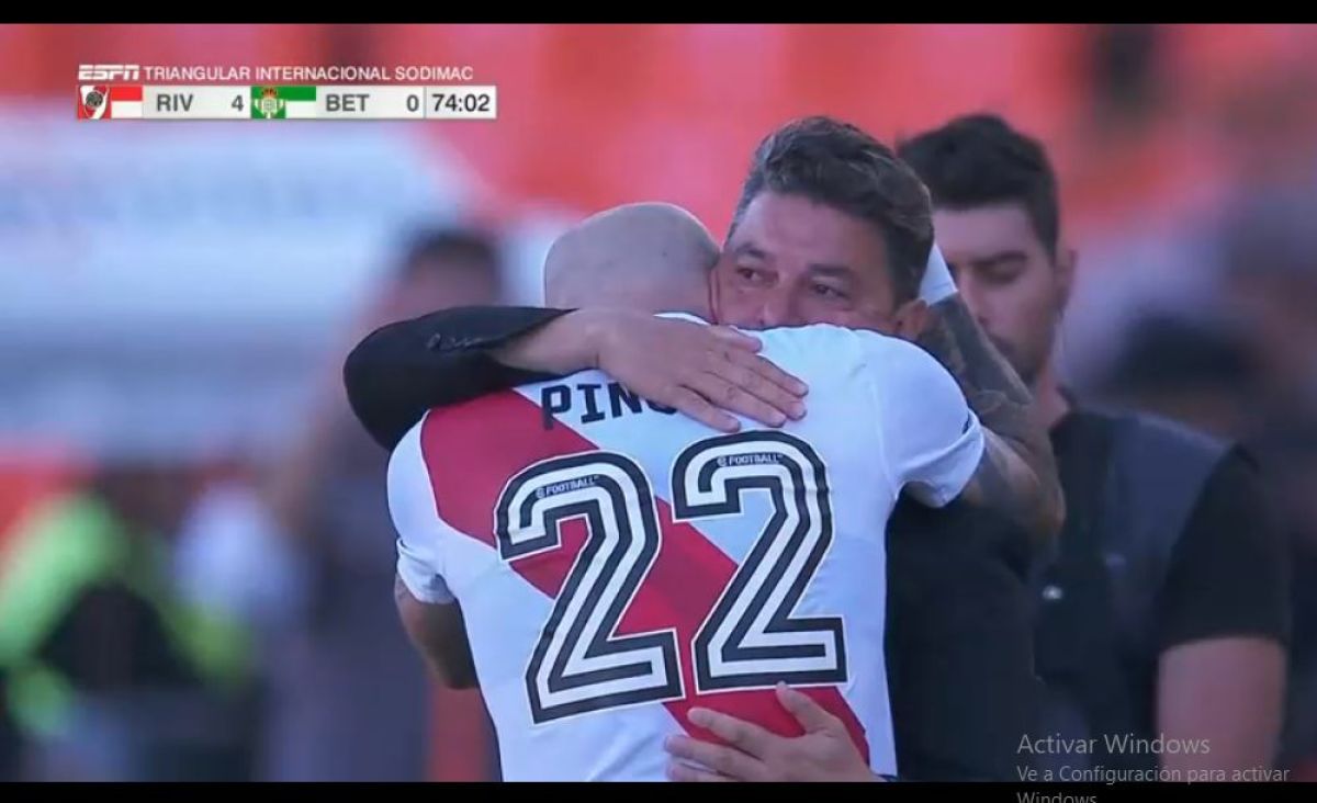 La emotiva despedida de Marcelo Gallardo y Javier Pinola de River