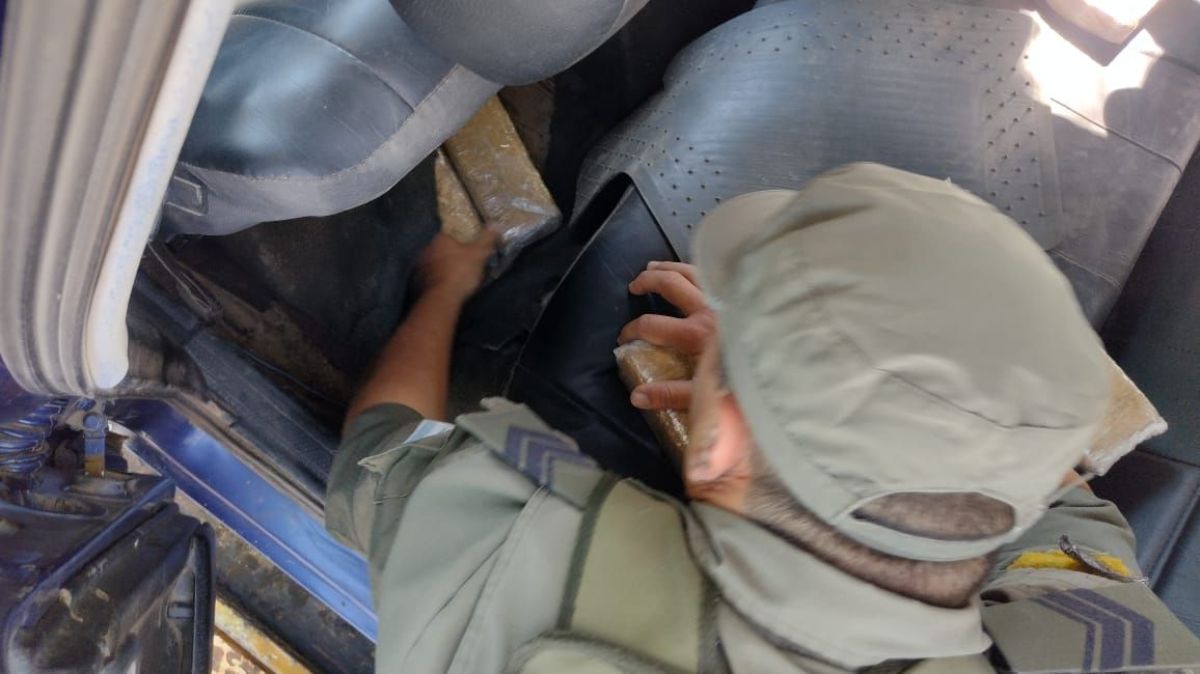 Detectan más de 100 kilos de marihuana ocultos en un doble fondo de un vehículo