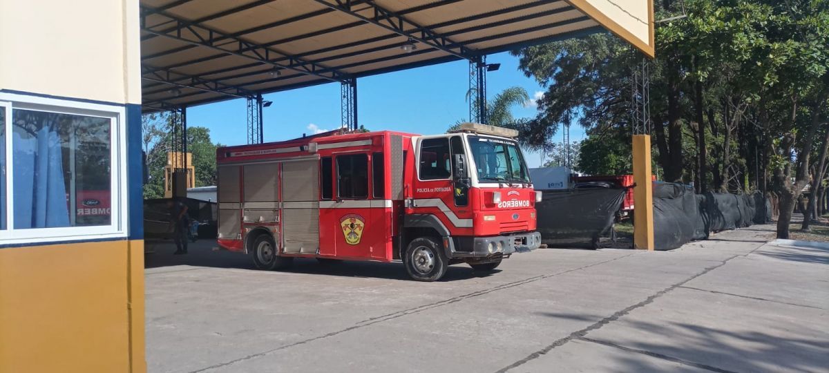 Una mujer fue demorada por dañar la autobomba de Bomberos