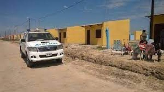 Remisero atacado violentamente en Lote 111, la policía apresó a los agresores