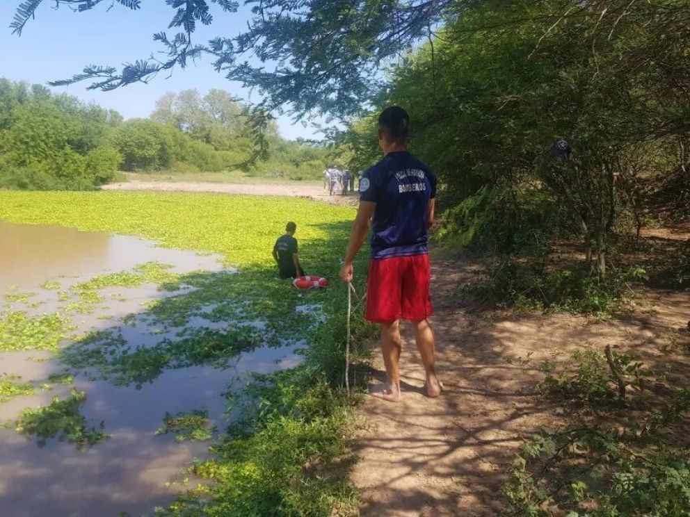Efectivos de la policía encuetran en una represa los restos de un niño de 12 años
