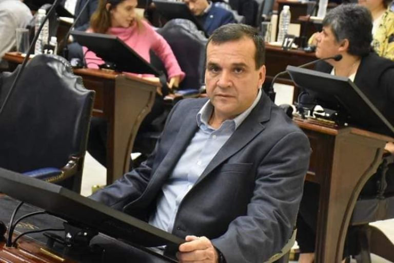 Zárate: "El radicalismo propone a la sociedad un candidato a gobernador que es Fernando Carbajal"