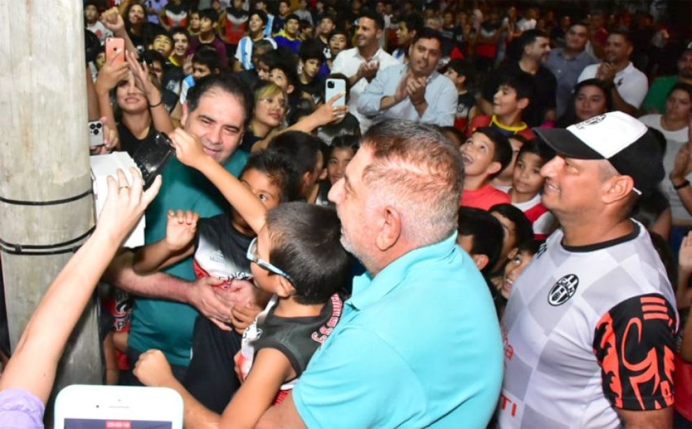 El intendente Jofré habilitó nuevo sistema lumínico en una cancha del barrio La Nueva Formosa