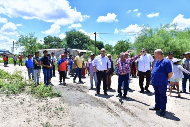 Gómez visitó las comunidades de Tres Pozos y Lote 27 donde se construirán dos centros de salud