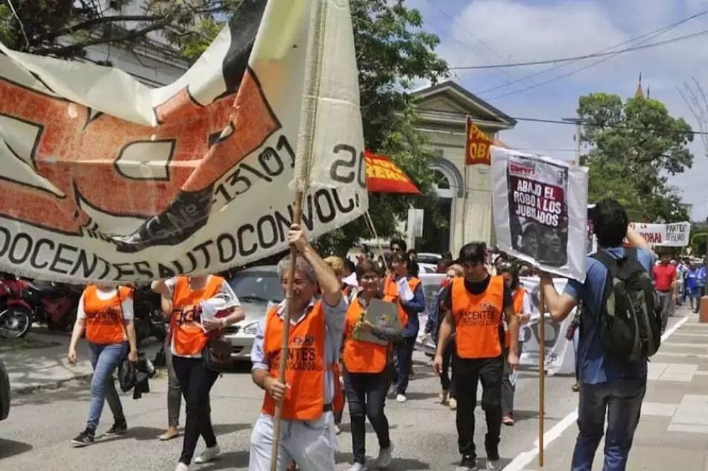 Docentes Autoconvocados: Solicitan reunión urgente con el gobernador para tratar aumento salarial