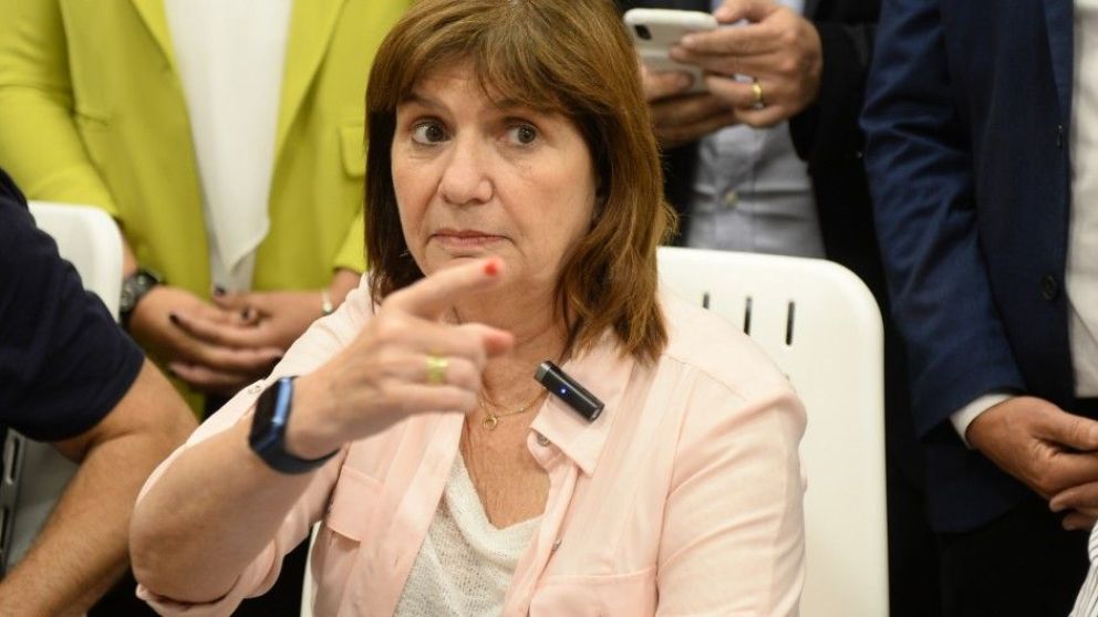 Encuesta: Patricia ya supera a Macri en intención de voto
