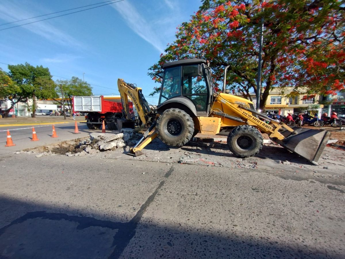 Permanente accionar de la Comuna para reparar arterias pavimentadas