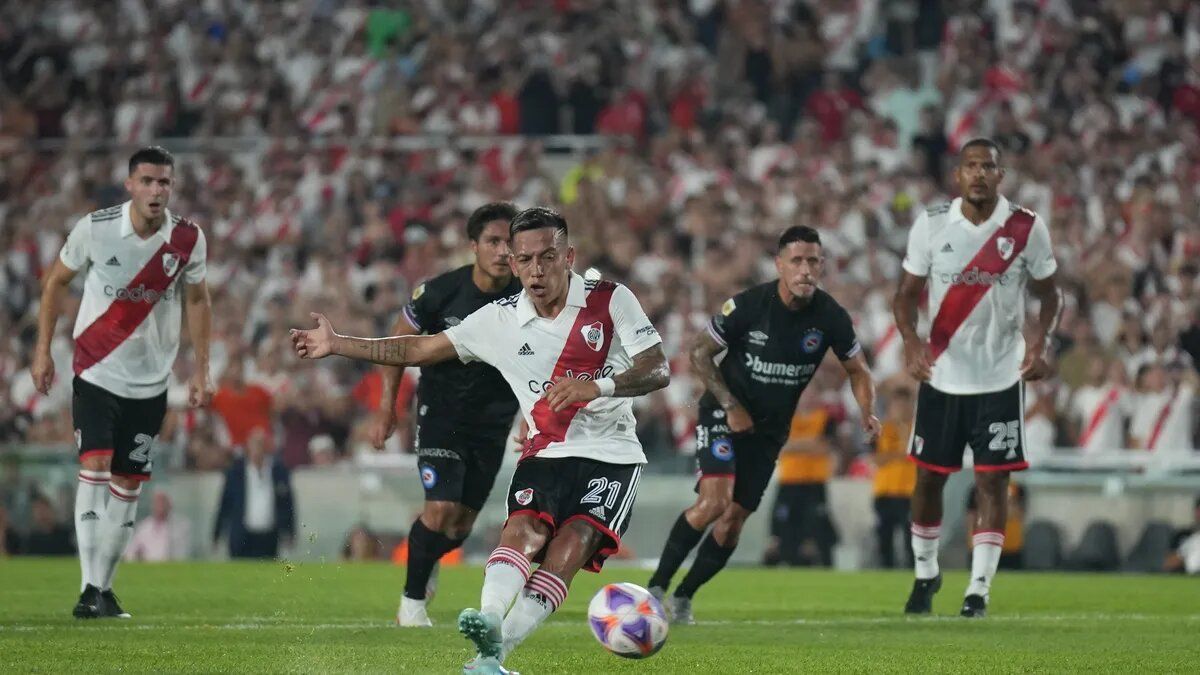 La tarde del VAR en River-Argentinos: una por una, todas las jugadas que pasaron por el ojo de la tecnología