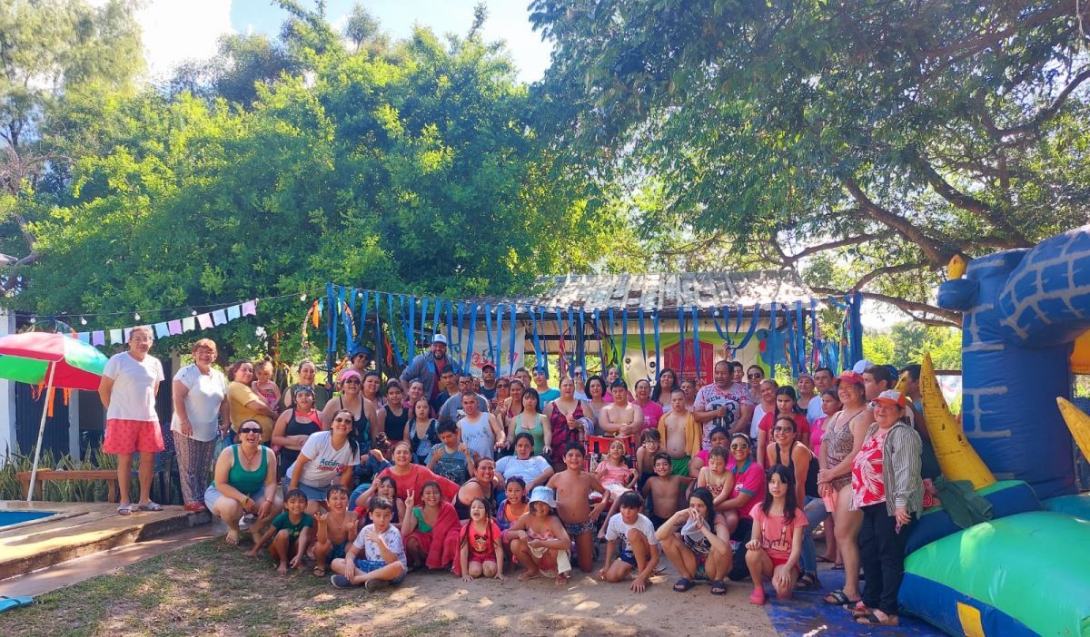 Personas con discapacidad y sus familias despiden las vacaciones con un día de camping