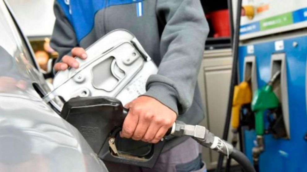La nafta subió nuevamente y se acerca a los 200 pesos el litro