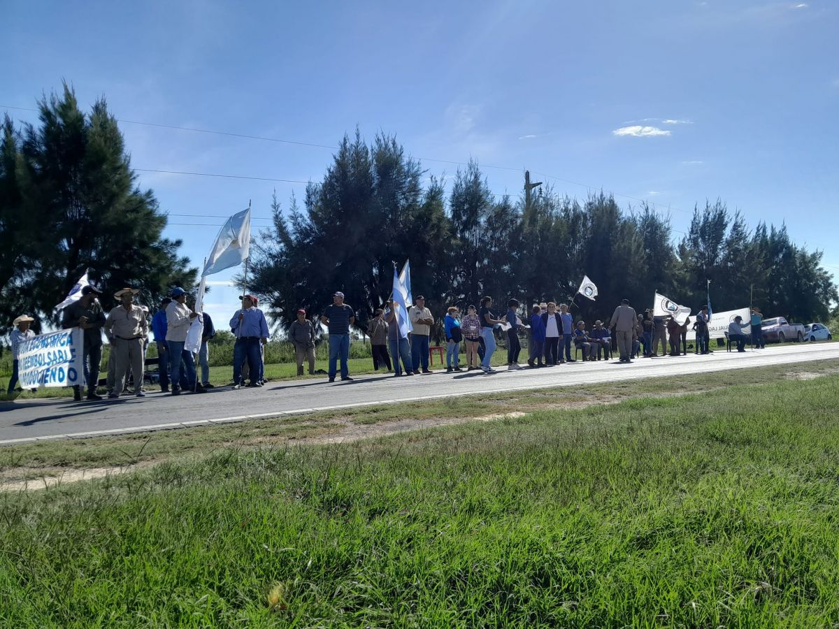 Productores se manifestaron cortando la Ruta 86 ante la inerte respuesta del gobierno a la crisis del campo