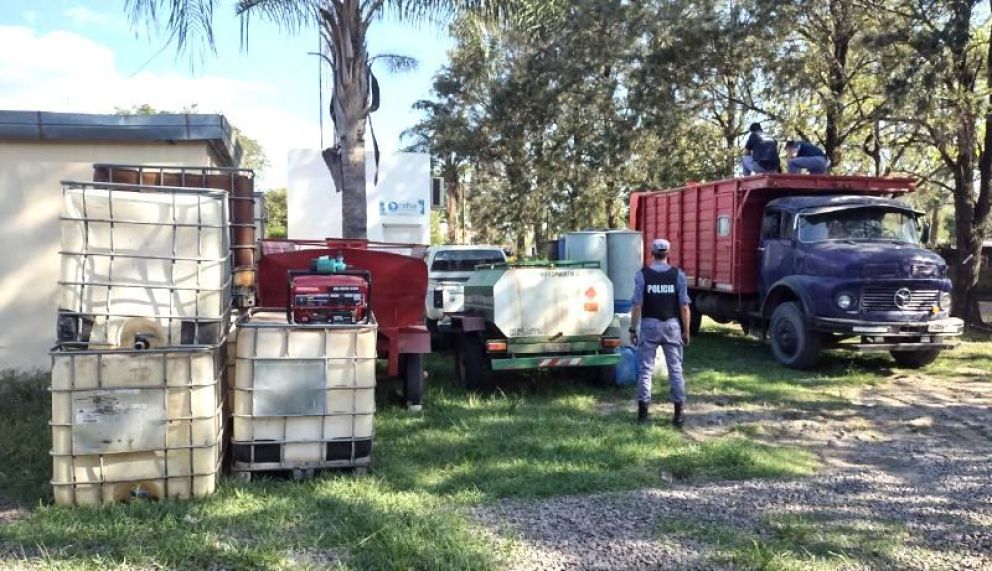 La policiía desarticuló el transporte ilegal de contenedores con un total de 16.660 Litros de Nafta