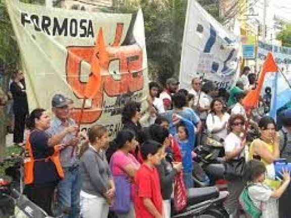 Autoconvocados: "Los docentes seguimos recibiendo salarios de pobreza"