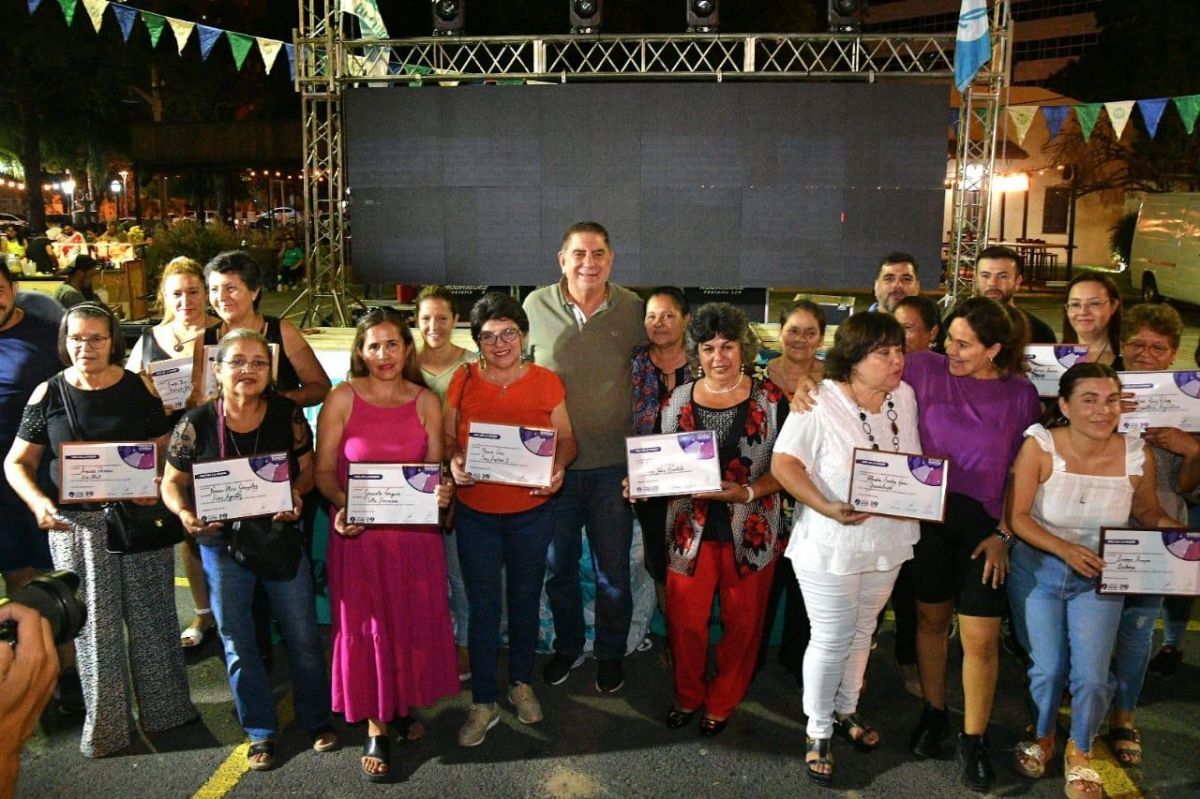 El intendente Jofre homenajeó a “Mujeres Destacadas de tu Barrio”