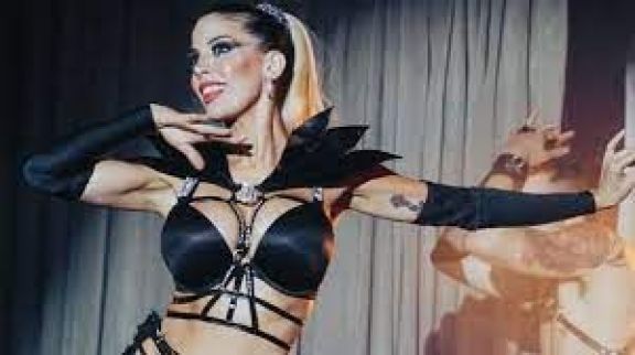 Virginia Gallardo se despidió de Sex con un mini top y un mini short que se llevó todas las miradas